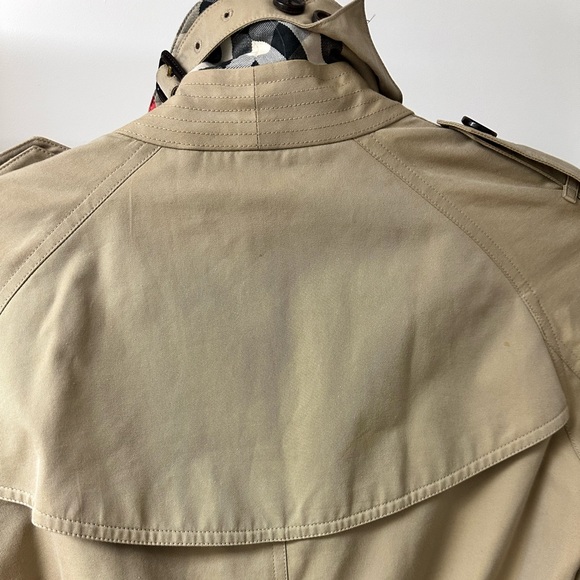 Burberry Long Trench Coat Colour: Honey
Coat Length: Long Size: USA 4 - Picture 6 of 12
